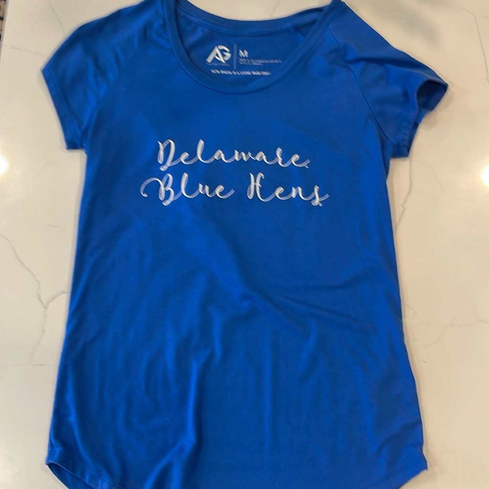 University of Delaware Spirit Shirt- women's size M- very good condition